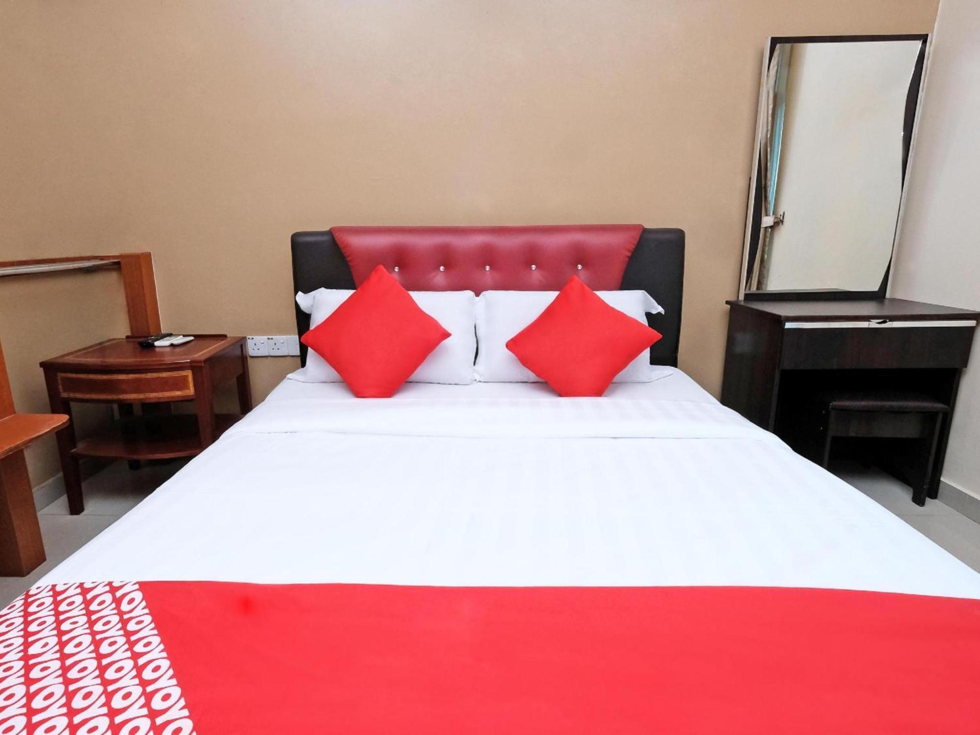 Super Oyo 707 Ayuni Hotel Bangi Extérieur photo