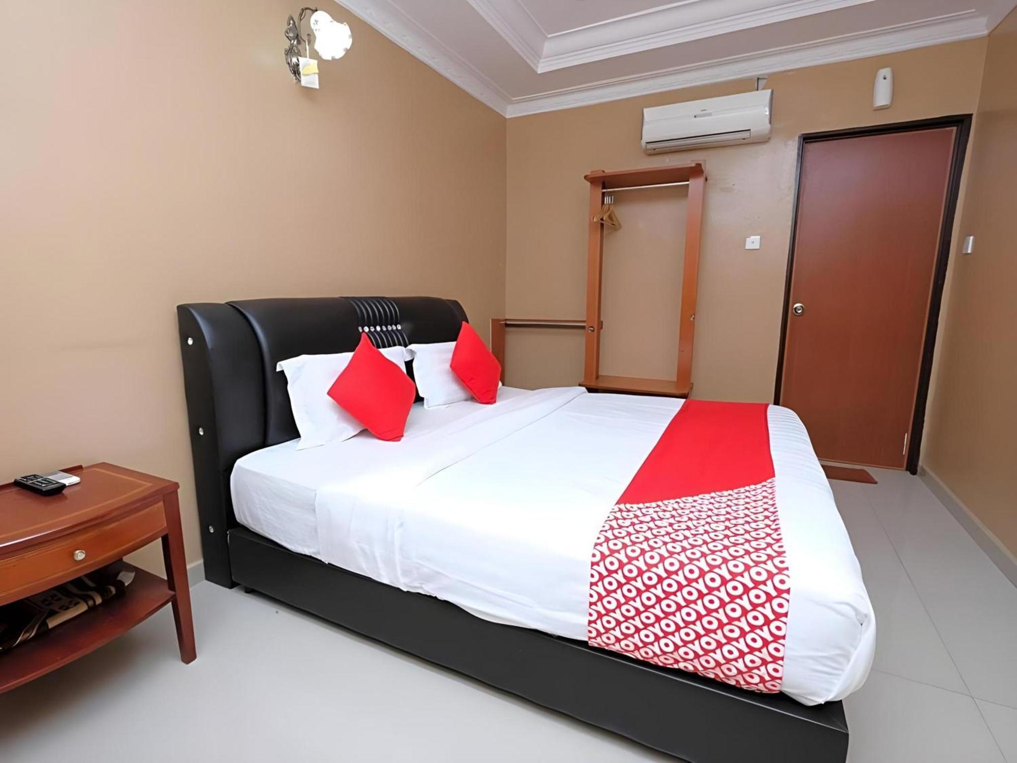 Super Oyo 707 Ayuni Hotel Bangi Extérieur photo