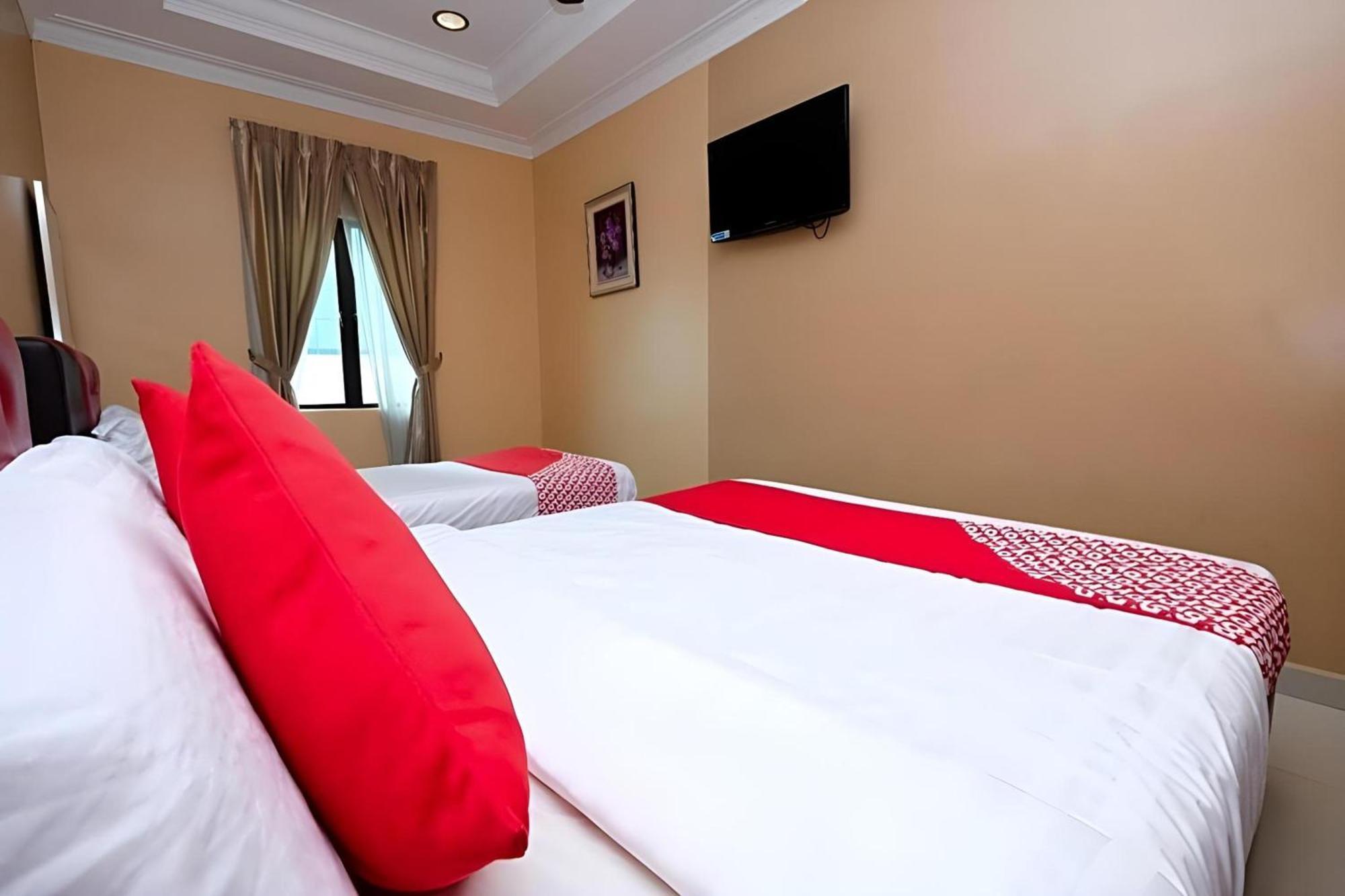 Super Oyo 707 Ayuni Hotel Bangi Extérieur photo
