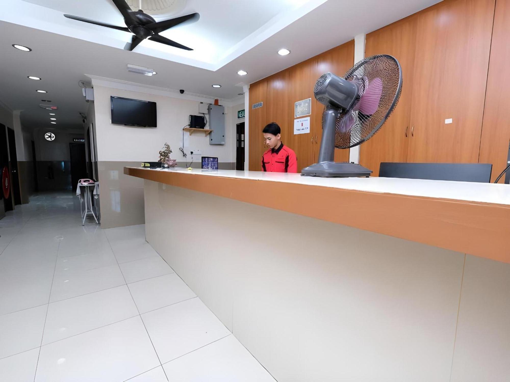 Super Oyo 707 Ayuni Hotel Bangi Extérieur photo